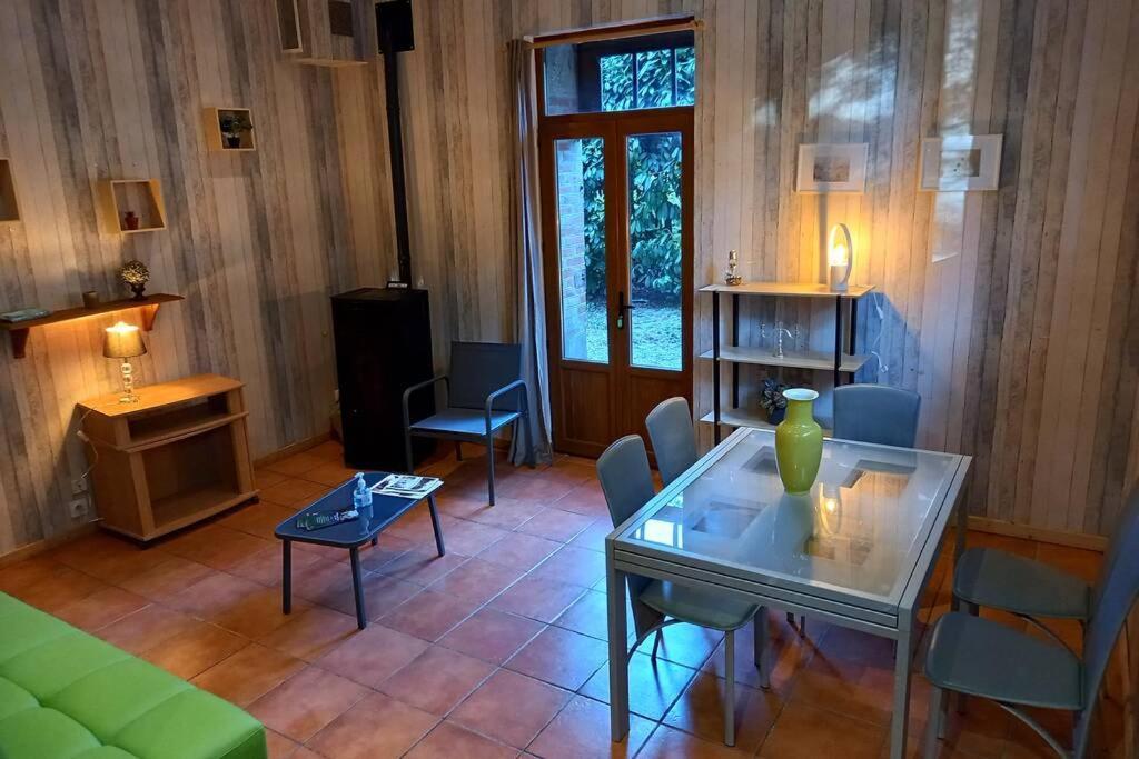 Suite Dans Le Jardin Du Chateau Agonges Exterior foto