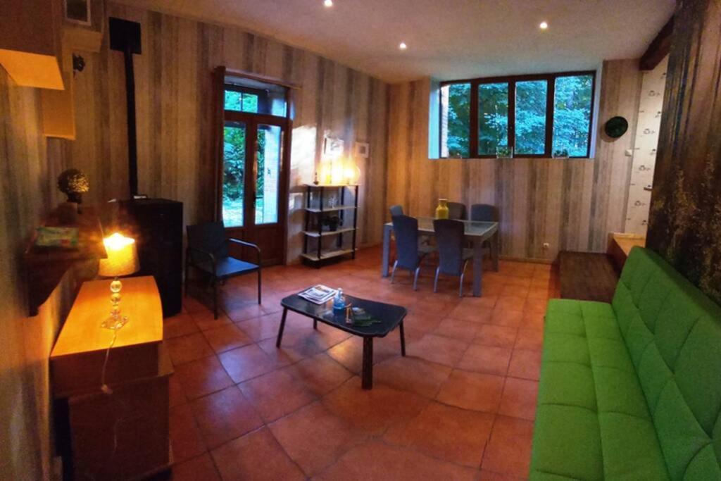 Suite Dans Le Jardin Du Chateau Agonges Exterior foto