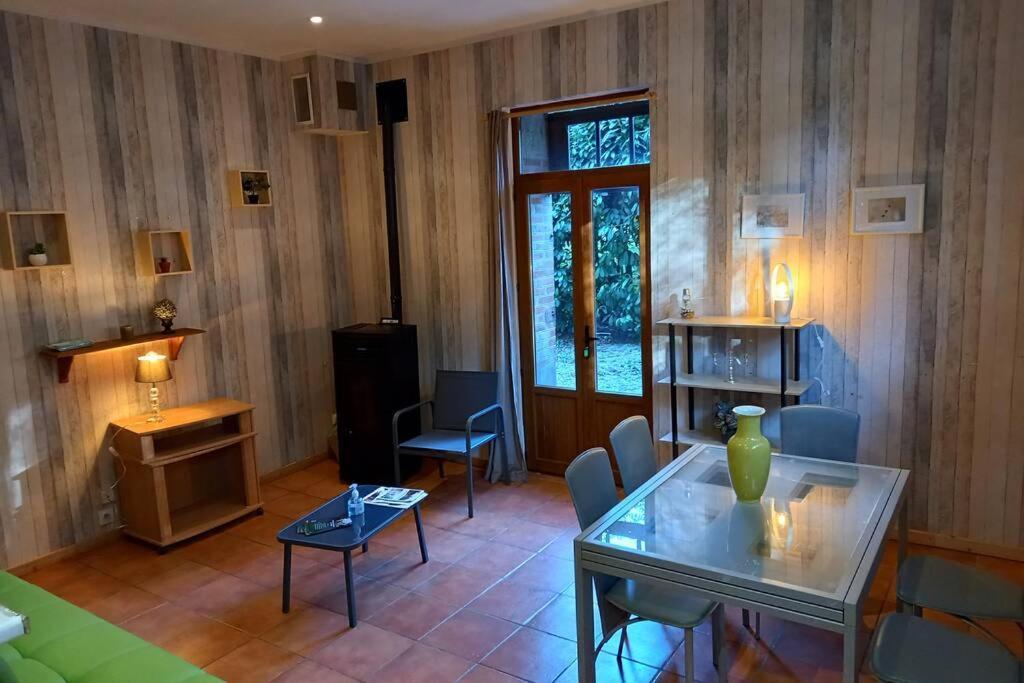 Suite Dans Le Jardin Du Chateau Agonges Exterior foto